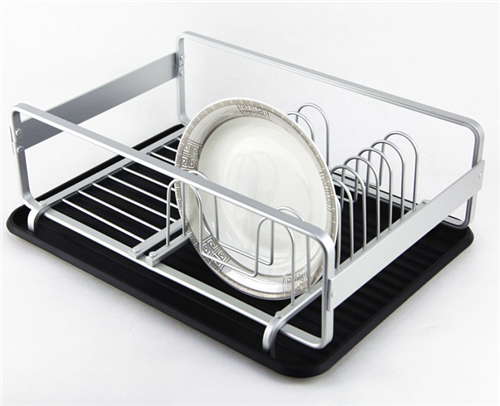 접시 배수구에 쌓인 찌꺼기를 제거하는 방법은 무엇입니까?